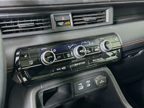 Certified 2025 Honda Pilot TrailSport image 14