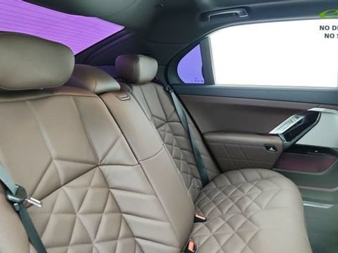Used 2023 BMW 740i w/ Parking Assistance Package RWD image 25