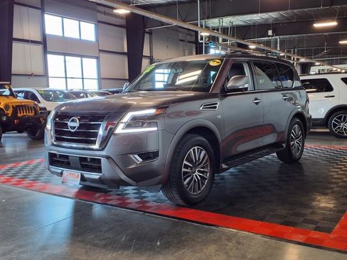 Used 2022 Nissan Armada SL w/ Captain's Chairs Package image 3