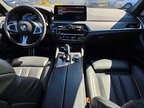 Used 2023 BMW M550i xDrive w/ Dynamic Handling Package AWD/4WD image 18