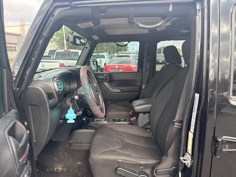 Used 2018 Jeep Wrangler Unlimited Sport S image 11