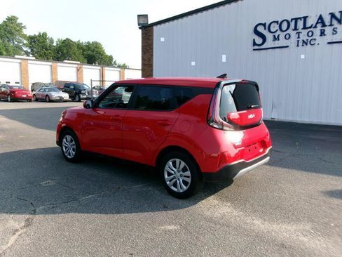 Used 2025 Kia Soul LX FWD image 8