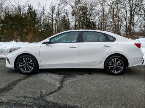 Used 2024 Kia Forte LXS FWD image 9