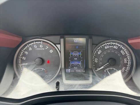 Used 2017 Toyota Tacoma TRD Off-Road image 13