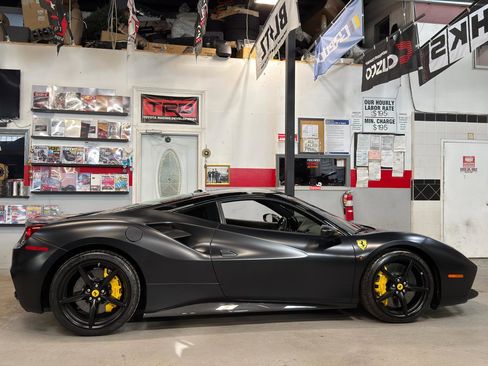 Used 2018 Ferrari 488 GTB image 4
