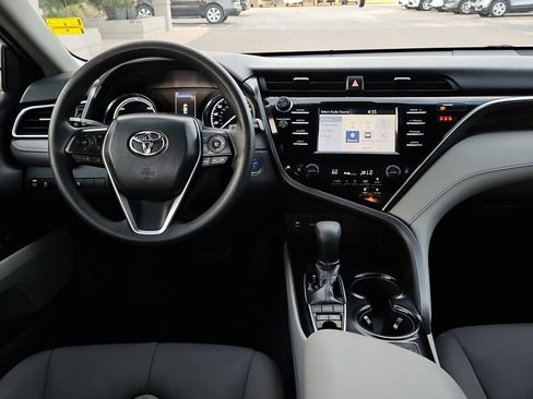 Used 2018 Toyota Camry LE image 17