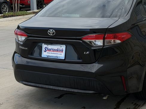 Used 2021 Toyota Corolla LE FWD image 6