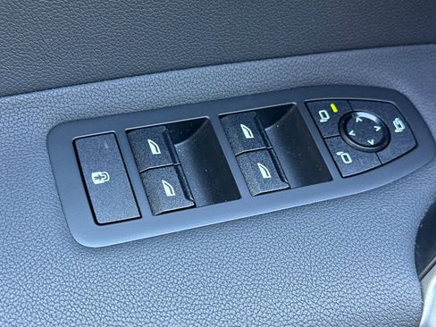 Certified 2025 BMW iX xDrive50 w/ Premium Package AWD/4WD image 13