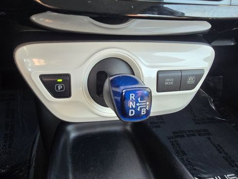 Certified 2016 Toyota Prius Two image 22