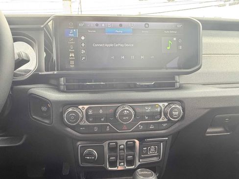 New 2026 Jeep Gladiator Sport image 10