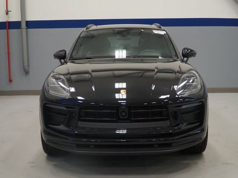 Certified 2026 Porsche Macan AWD/4WD image 13