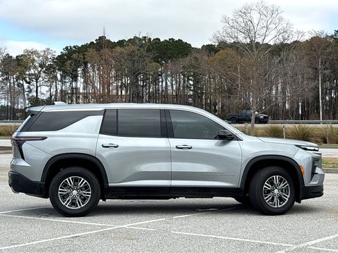 Used 2024 Chevrolet Traverse LS image 21