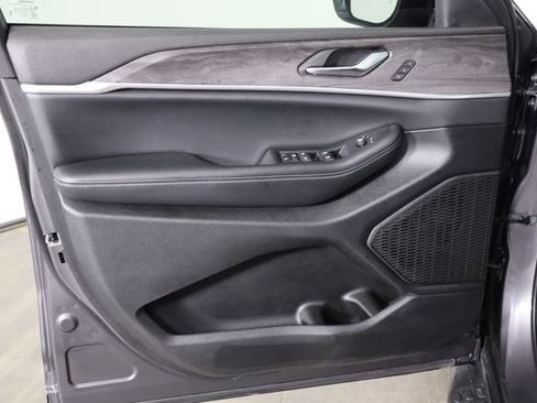 Used 2024 Jeep Grand Cherokee L Limited w/ Black Appearance Package AWD/4WD image 22