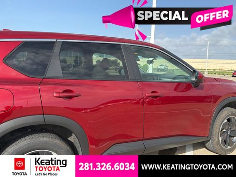 Used 2025 Nissan Rogue SV AWD/4WD image 2