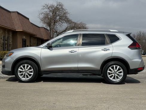 Used 2019 Nissan Rogue SV FWD image 2