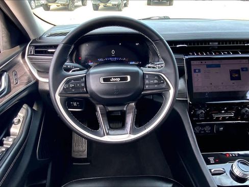 Used 2023 Jeep Grand Cherokee L Limited w/ Black Appearance Package image 5