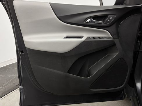 Used 2022 Chevrolet Equinox LS image 10