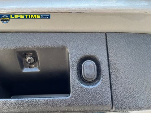 Used 2016 GMC Yukon XL SLT w/ Open Road Package image 12