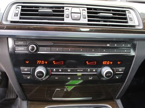 Used 2013 BMW 750i image 25