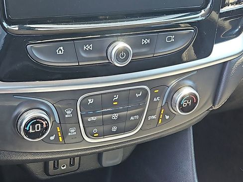Used 2020 Chevrolet Traverse LT AWD/4WD image 15