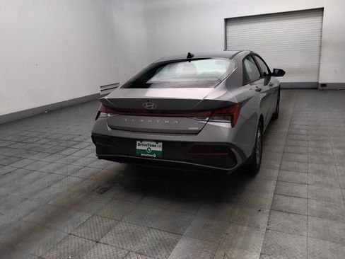 Used 2025 Hyundai Elantra Hybrid FWD image 9
