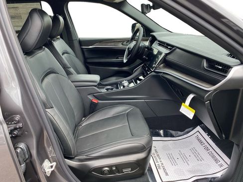 New 2026 Jeep Grand Cherokee L Limited AWD/4WD image 17