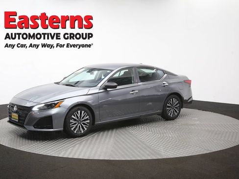 Used 2025 Nissan Altima 2.5 SV FWD image 56