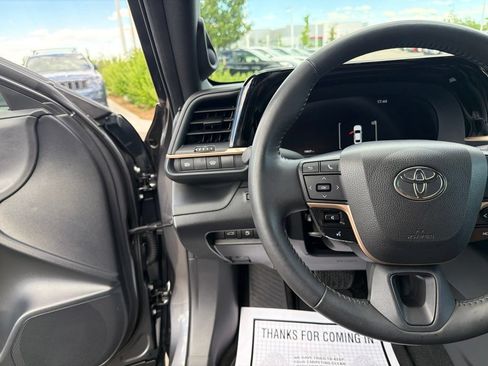 Used 2023 Toyota Crown w/ Carpet Mat Package (TMS) AWD/4WD image 24