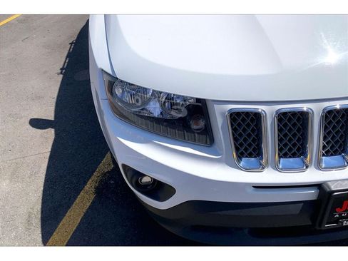 Used 2017 Jeep Compass Latitude AWD/4WD image 28