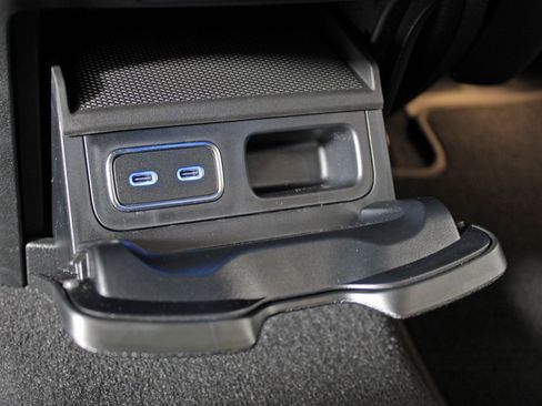 Used 2025 Mercedes-Benz GLS 450 4MATIC image 32