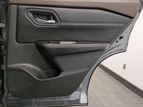 Used 2023 Nissan Rogue SV w/ SV Premium B Package image 25