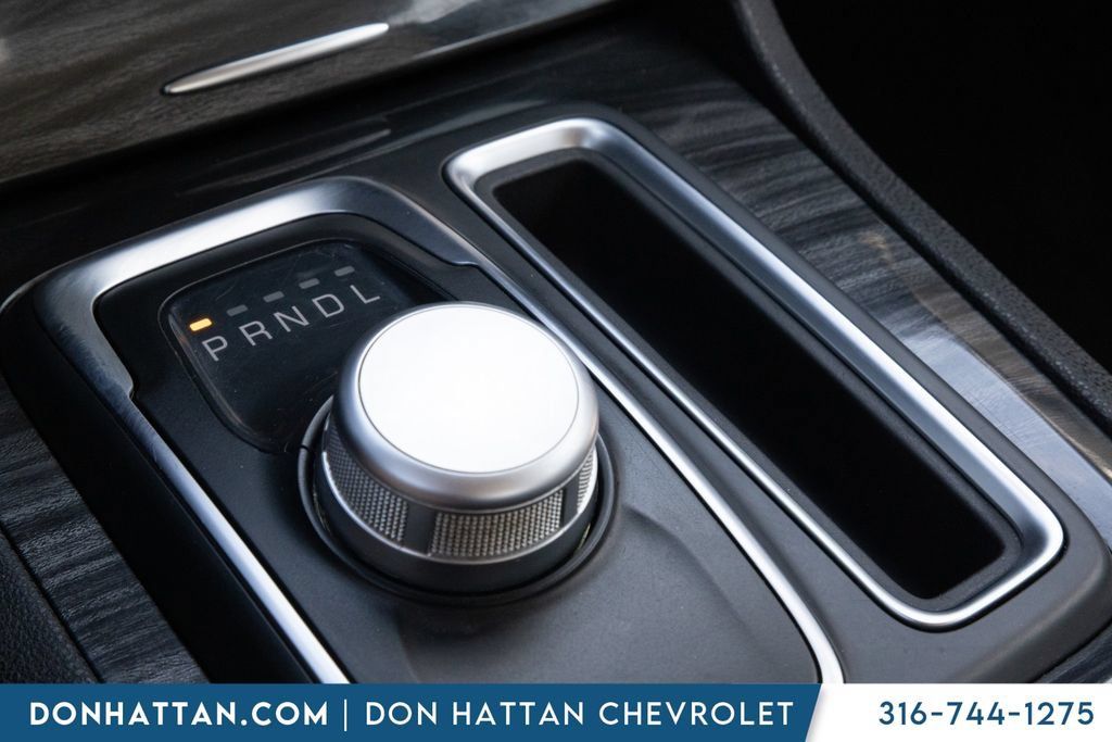 Used 2020 Chrysler 300 Touring w/ Driver Convenience Group RWD image 13