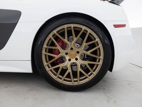 Used 2018 Audi R8 V10 w/ Premium Package RWD image 20