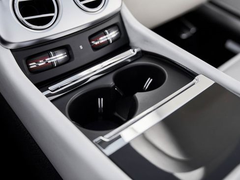 Used 2016 Rolls-Royce Dawn image 48