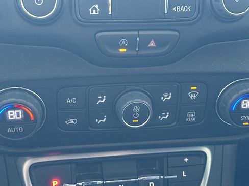 Used 2024 GMC Terrain SLT image 23