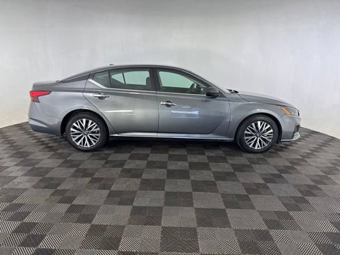 Used 2025 Nissan Altima 2.5 SV FWD image 6