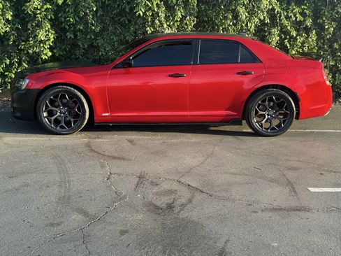 Used 2019 Chrysler 300 S RWD image 6