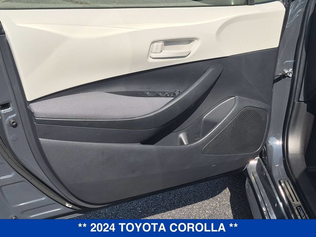Used 2024 Toyota Corolla LE FWD image 10