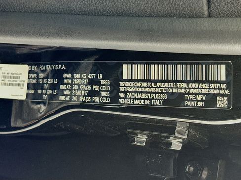 Used 2020 Jeep Renegade Latitude w/ Cold Weather Group image 39