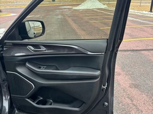 Used 2022 Jeep Grand Cherokee Altitude image 14