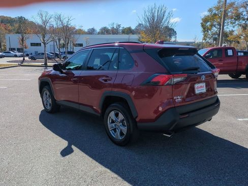Used 2022 Toyota RAV4 LE image 7