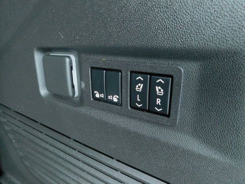 Used 2023 Chevrolet Tahoe High Country image 13