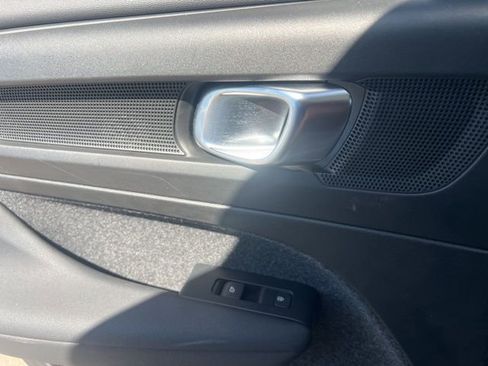 Used 2025 Volvo XC40 B5 Core image 25