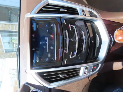 Used 2015 Cadillac SRX Luxury w/ Driver Awareness Package AWD/4WD image 29
