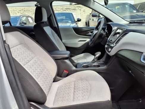 Used 2022 Chevrolet Equinox LS FWD image 24
