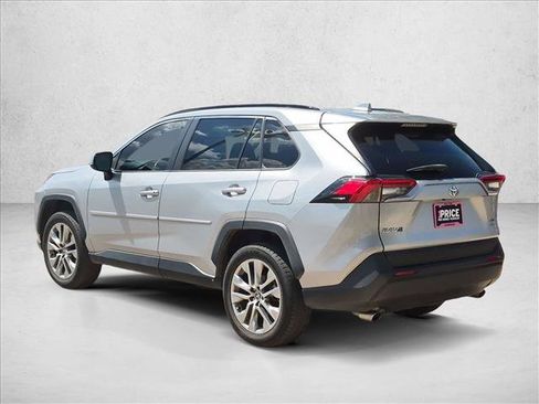Used 2022 Toyota RAV4 XLE Premium AWD/4WD image 7