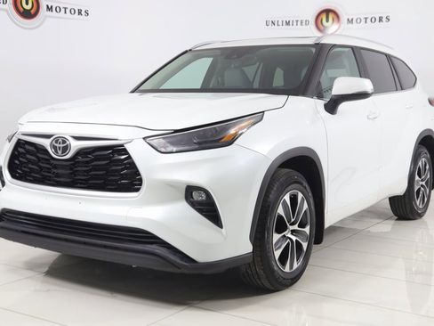 Used 2023 Toyota Highlander XLE image 5