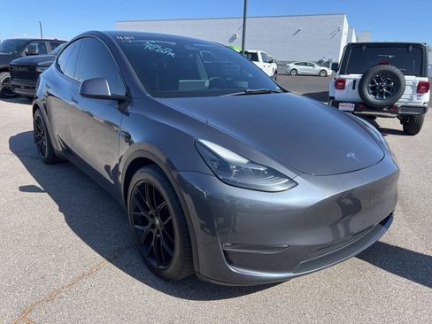 Used 2023 Tesla Model Y Performance AWD/4WD image 3