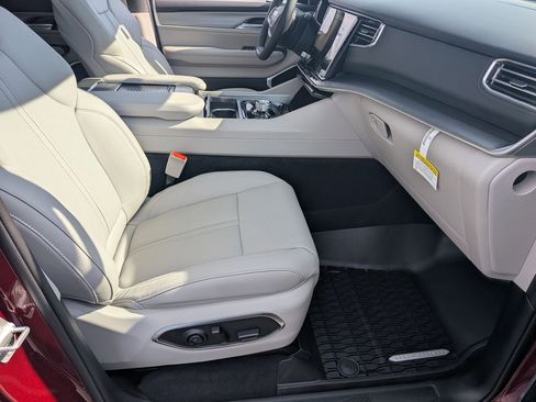 New 2026 Jeep Grand Wagoneer L Limited AWD/4WD image 40