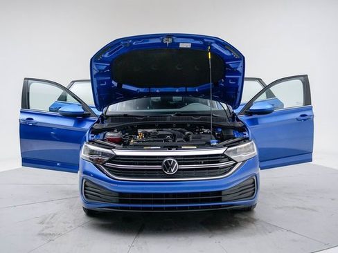 Used 2024 Volkswagen Jetta SE image 16